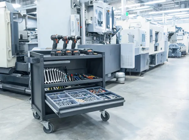 Manufacturing maintenance tool cart